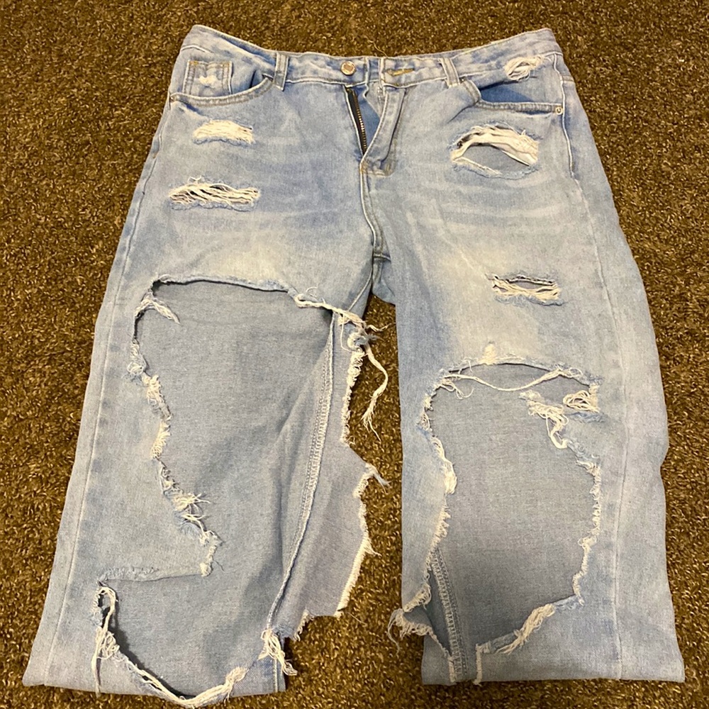 Very Ripped Mom Jeans. - Picture 2 of 2